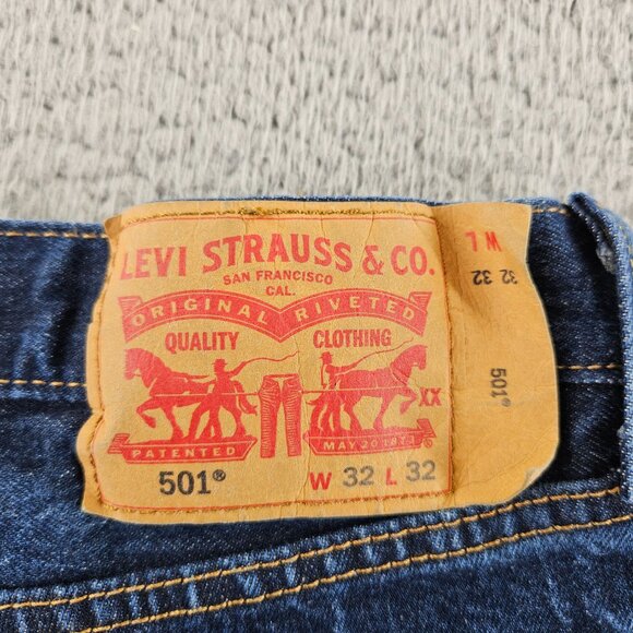 Levis Jeans Mens 32x32 Blue 501 Denim Button Fly Straight Leg - Picture 16 of 16